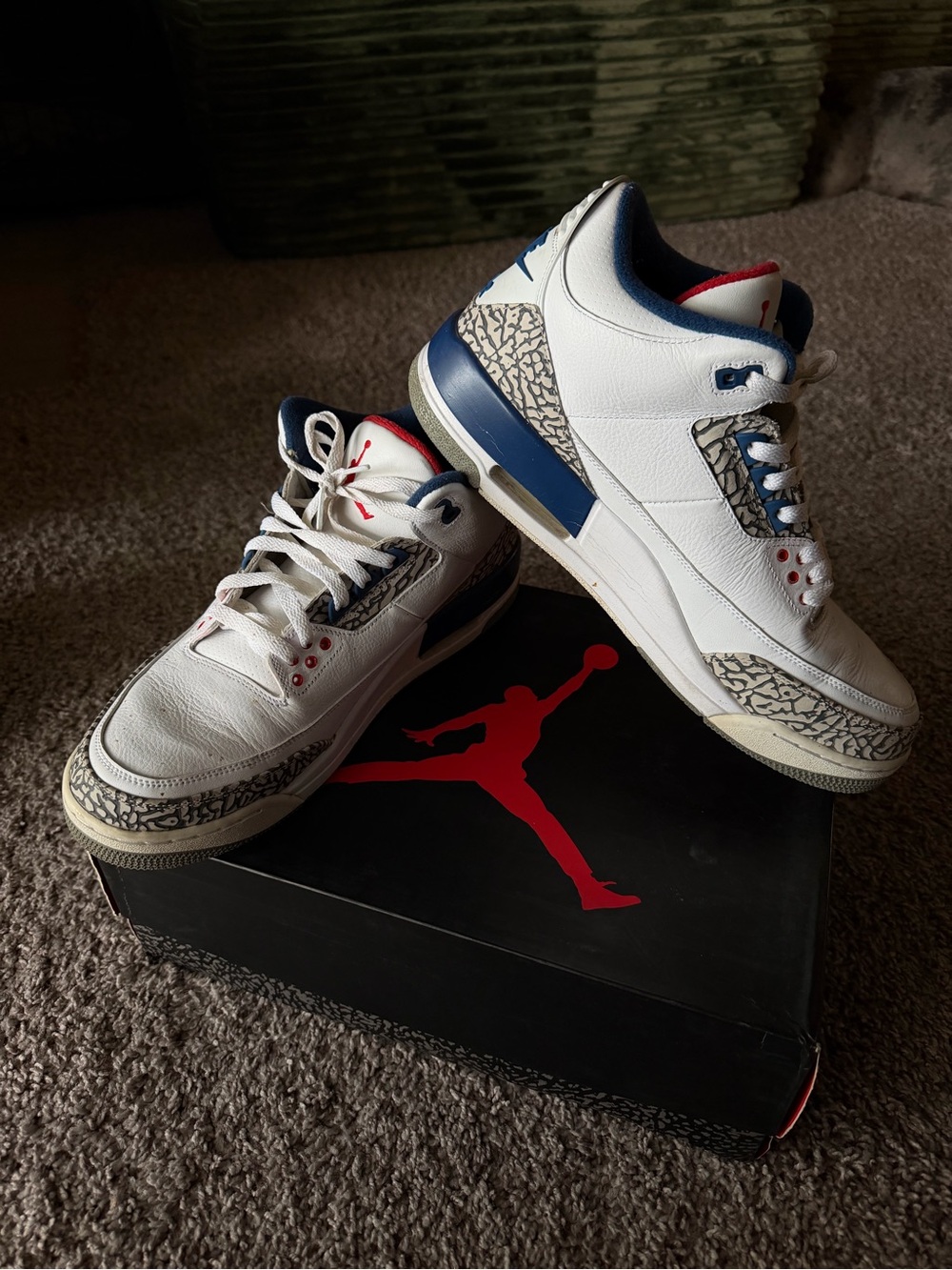 Jordan Men's White Navy Red Elephant Print Sneakers